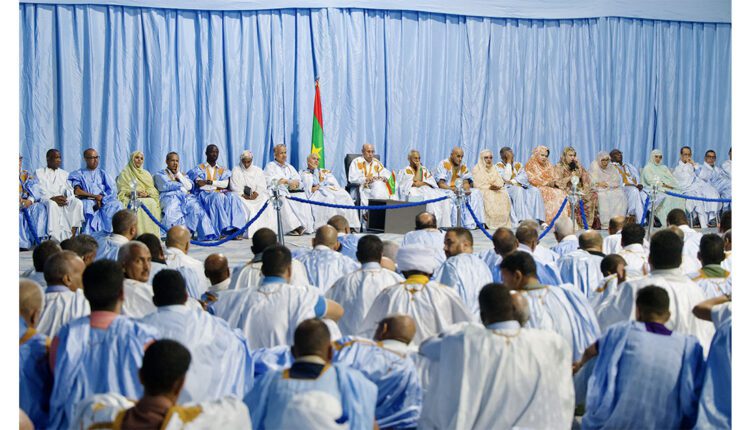 Le Président de la République préside une réunion avec les cadres de la moughataa d’Atar et passe en revue les réalisations et les perspectives de développement local
