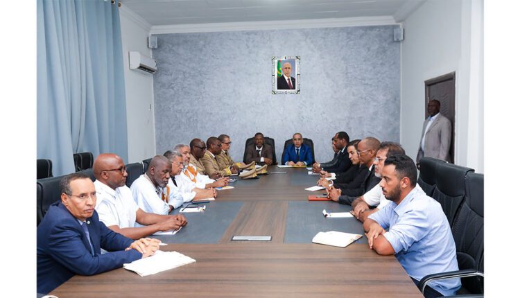 Le ministre de l’Intérieur adresse un avertissement à la société chargée de la propreté et exige un plan d’urgence pour améliorer la situation de Nouakchott